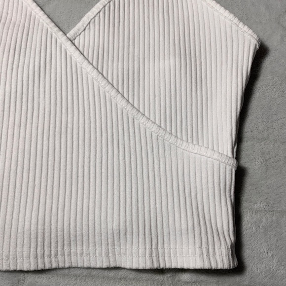 🔴SOLD🔴 White Ribbed Crop Top - Picture 6 of 7